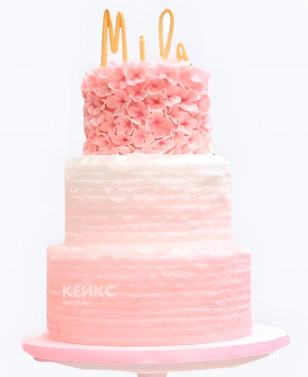 Розовый свадебный торт с рюшами и надписью Фото