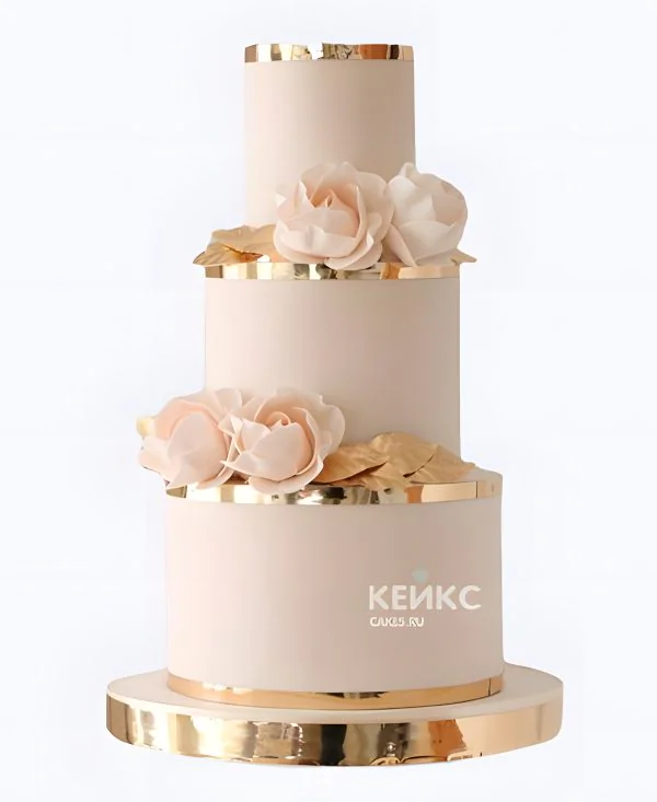 Розовый свадебный торт с розами золотыми листочками и обрамлением Фото