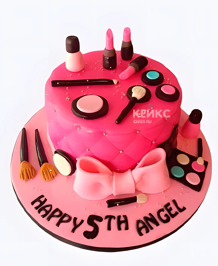 Розовый тортик на 5 лет с бантиком и косметикой Розовый тортик на 5 лет с бантиком и косметикой Фото