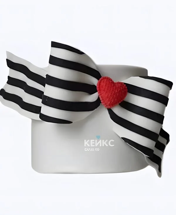 Симпатичный тортик с бантиком и сердечком для девочки Симпатичный тортик с бантиком и сердечком для девочки Фото