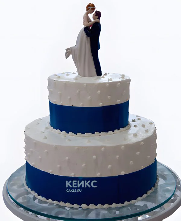 Синий свадебный торт с фигуркой жениха и невесты Синий свадебный торт с фигуркой жениха и невесты Фото