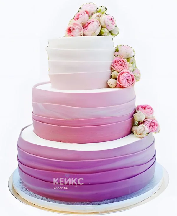 Сиреневый свадебный торт Нежные розы с омбре Сиреневый свадебный торт Нежные розы с омбре Фото