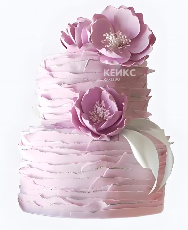 Сиреневый свадебный торт с рюшами и цветами Сиреневый свадебный торт с рюшами и цветами Фото