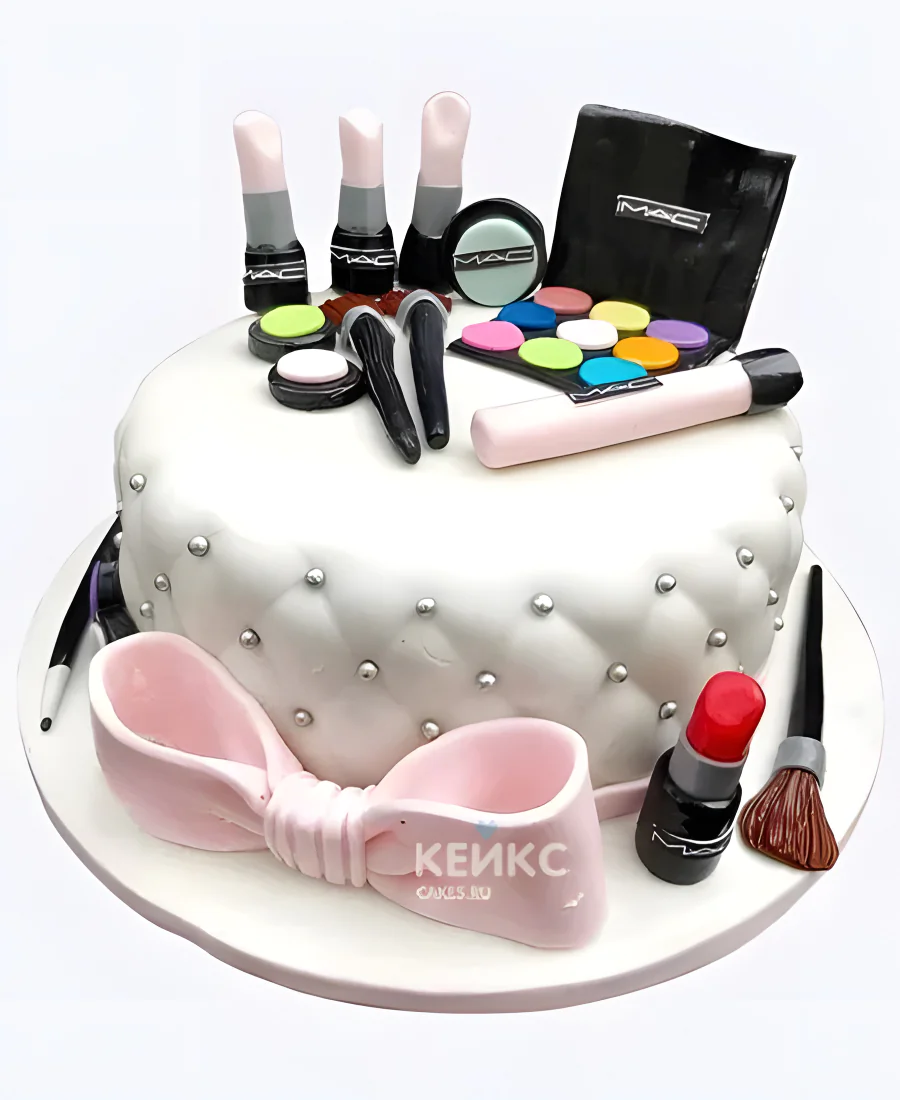 Стильный тортик с косметикой и бантиком для девочки Стильный тортик с косметикой и бантиком для девочки Фото