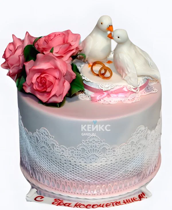 Свадебный торт с голубями Розы и кружево Фото