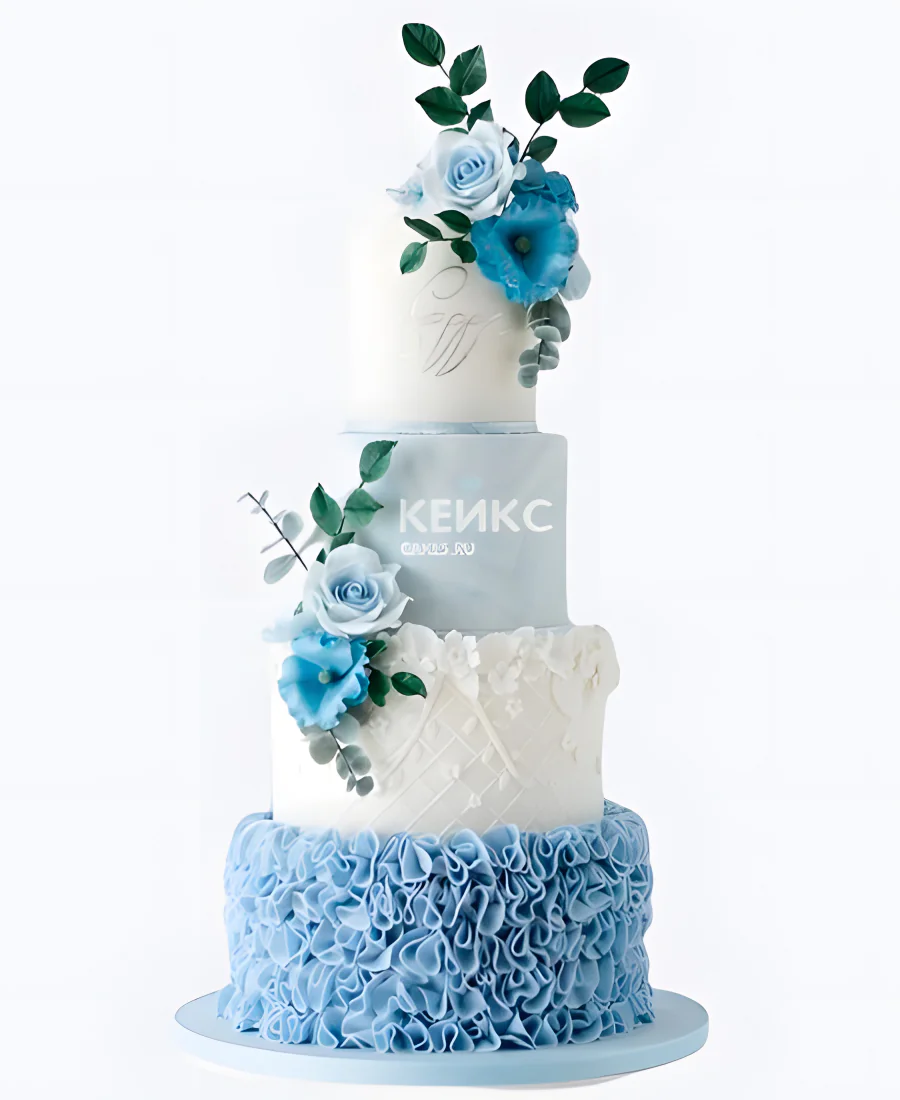 Свадебный торт с голубыми рюшами белыми узорами и цветами Фото