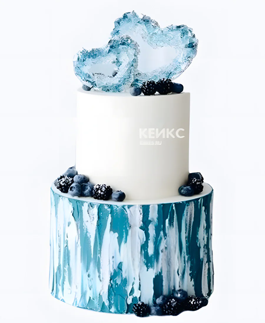Свадебный торт с голубыми сердечками из камней и ягодами Свадебный торт с голубыми сердечками из камней и ягодами Фото