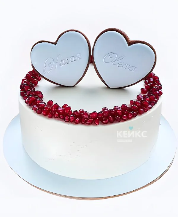 Свадебный торт с именами и гранатом Фото