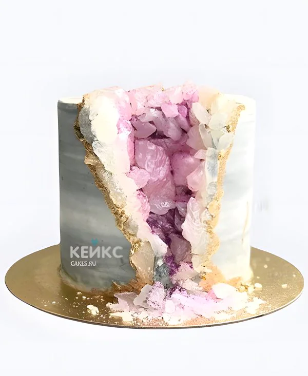 Свадебный торт с кристаллами и сиреневой жеодой Фото
