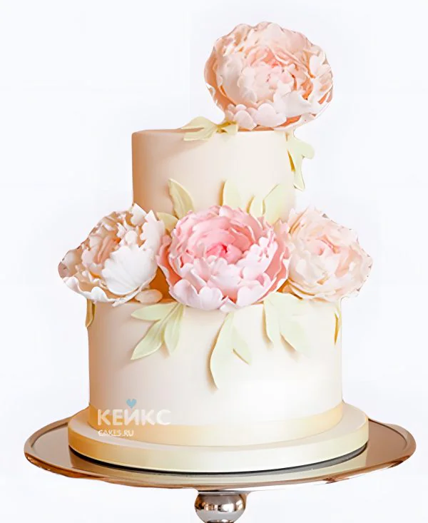 Свадебный торт с пионами на ярусах Фото