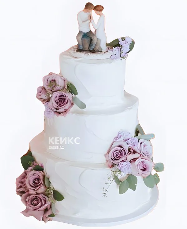 Свадебный торт с сиреневыми розами и фигурками молодожен Свадебный торт с сиреневыми розами и фигурками молодожен Фото