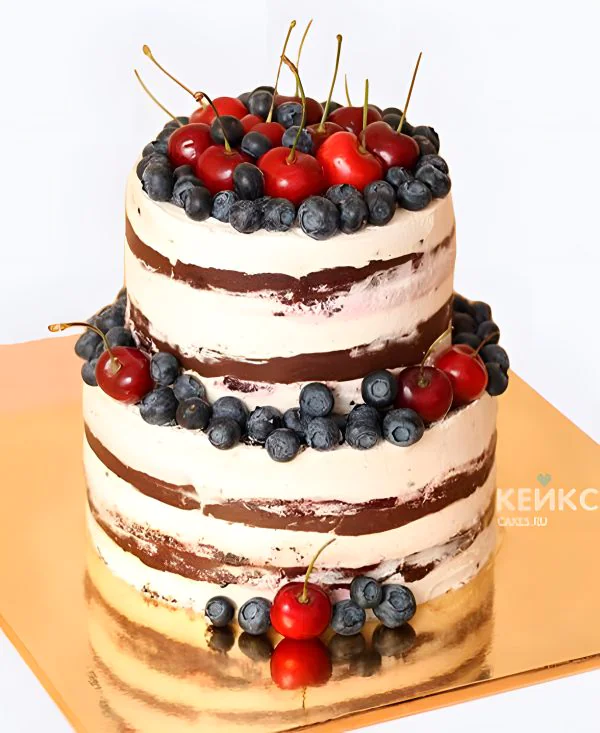 Свадебный торт с вишней и голубикой Фото