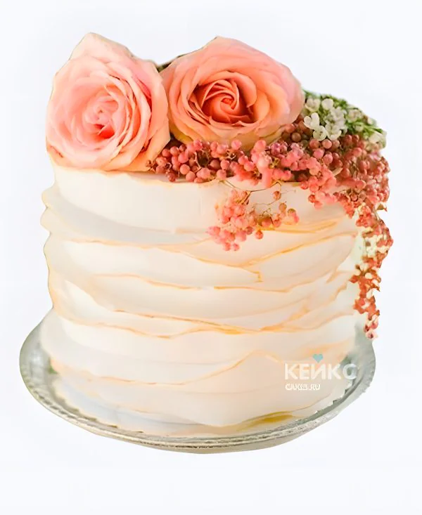 Свадебный торт в стиле Омбре розы с ягодками Фото