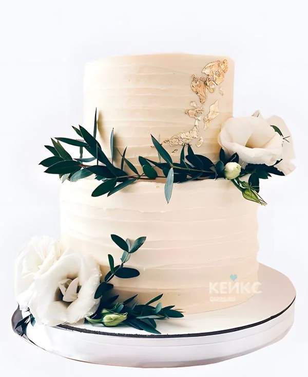 Свадебный торт в стиле Прованс с цветами и золотым узором Свадебный торт в стиле Прованс с цветами и золотым узором Фото