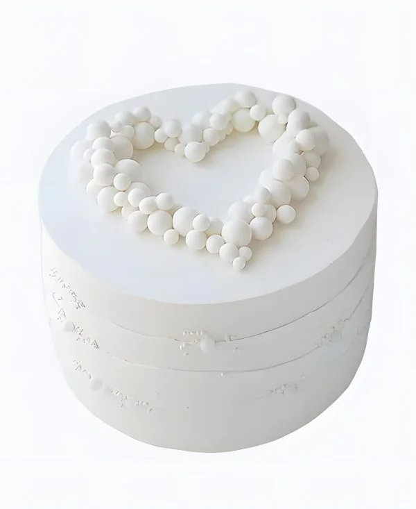 Торт белоснежный Сердце из жемчуга Фото