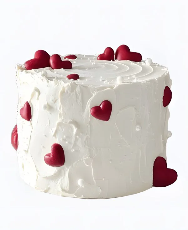Торт белый с красными сердцами Фото