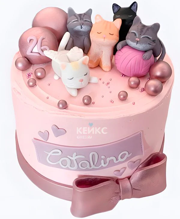 Торт девочке с бантиком и котиками Торт девочке с бантиком и котиками Фото