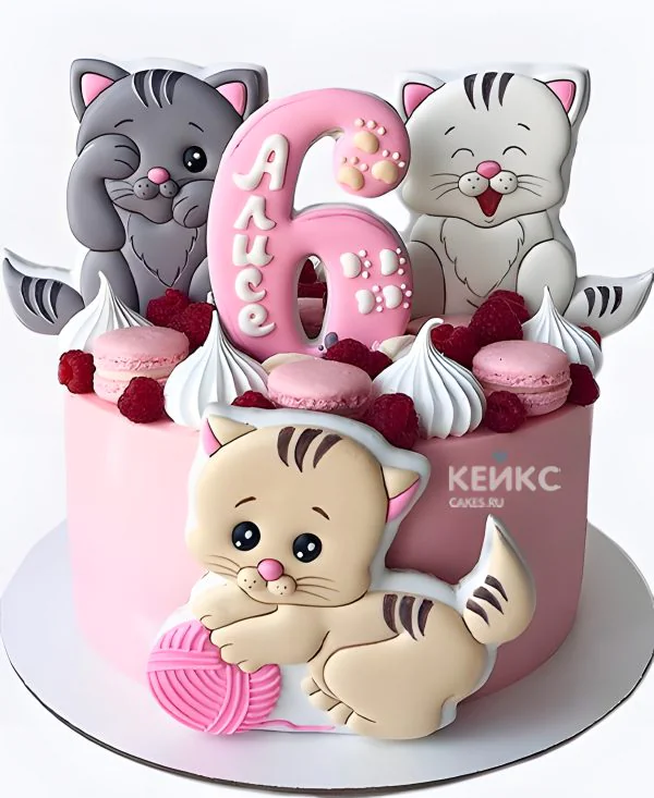 Торт девочке с макарун и котиками Торт девочке с макарун и котиками Фото