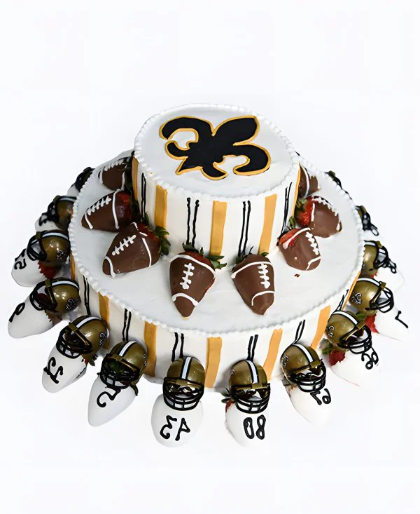 Торт коллегам с клубникой в глазури Фото