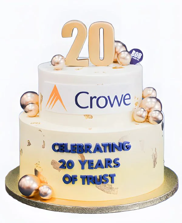 Торт коллегам с лого и шарами Фото