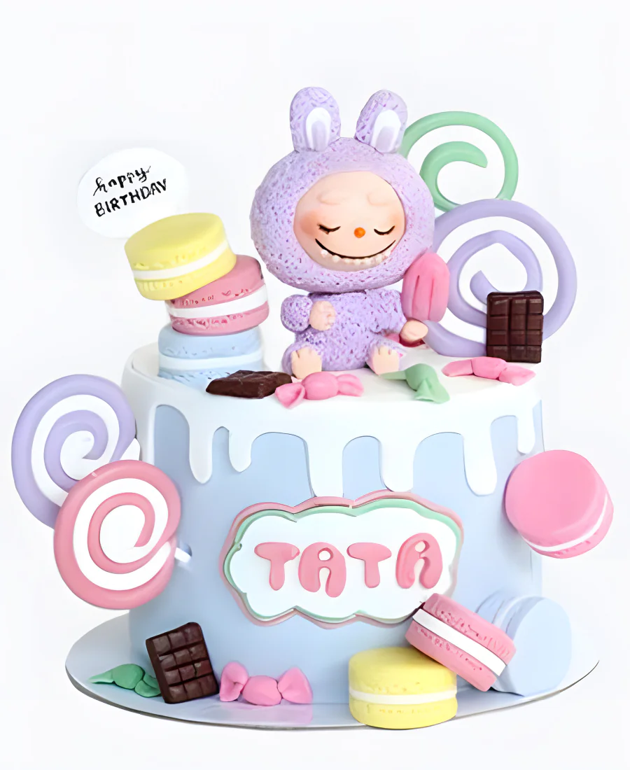 Торт Лабубу в пастельных тонах со сладостями Фото