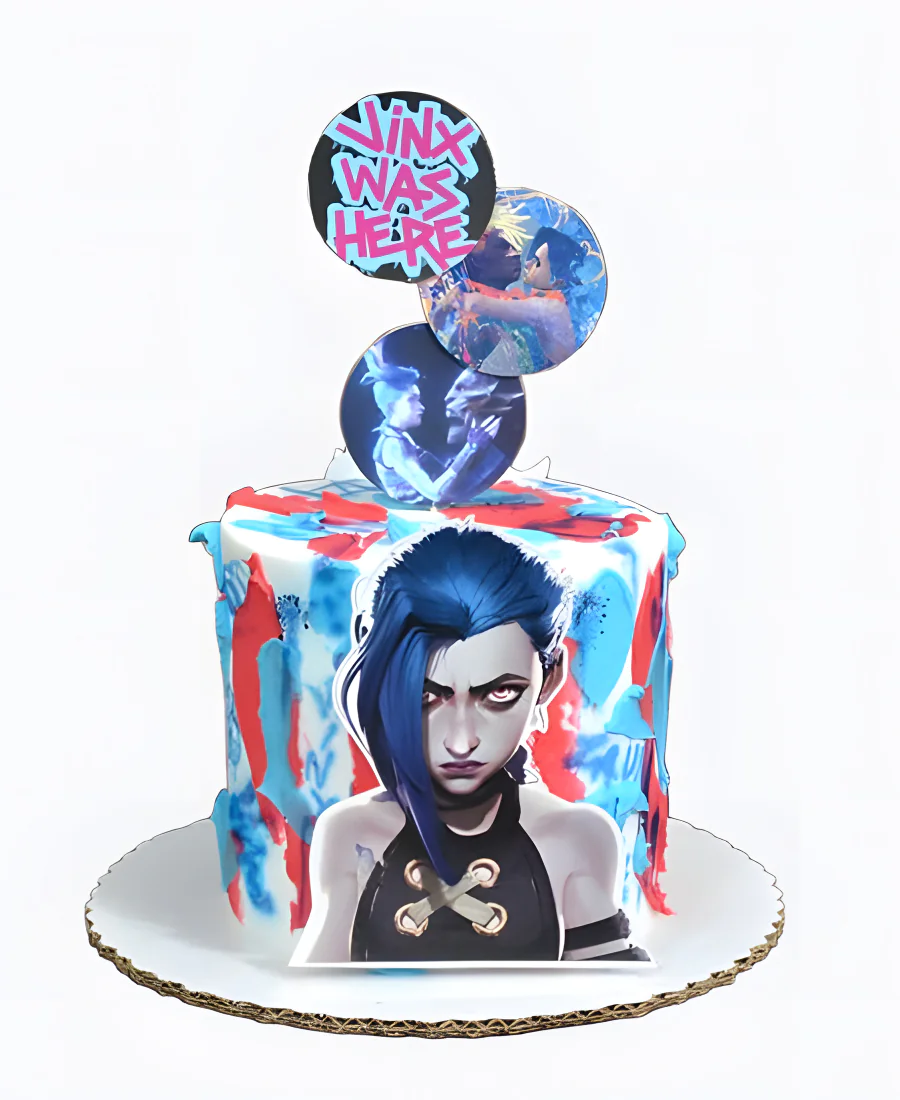 Торт на день рождения с мастичными топперами Аркейн Фото