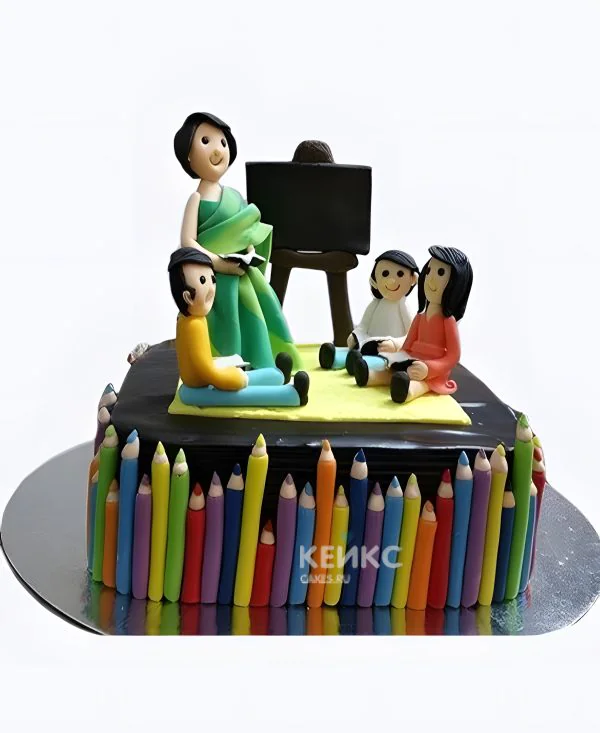 Торт на День воспитателя с фигурками и карандашами Торт на День воспитателя с фигурками и карандашами Фото