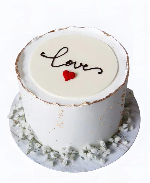 Торт с цветами и золотым обрамлением Любовь Фото