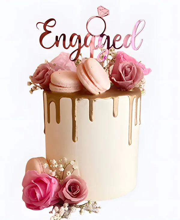 Торт с розами и макарунами на сватовство Торт с розами и макарунами на сватовство Фото