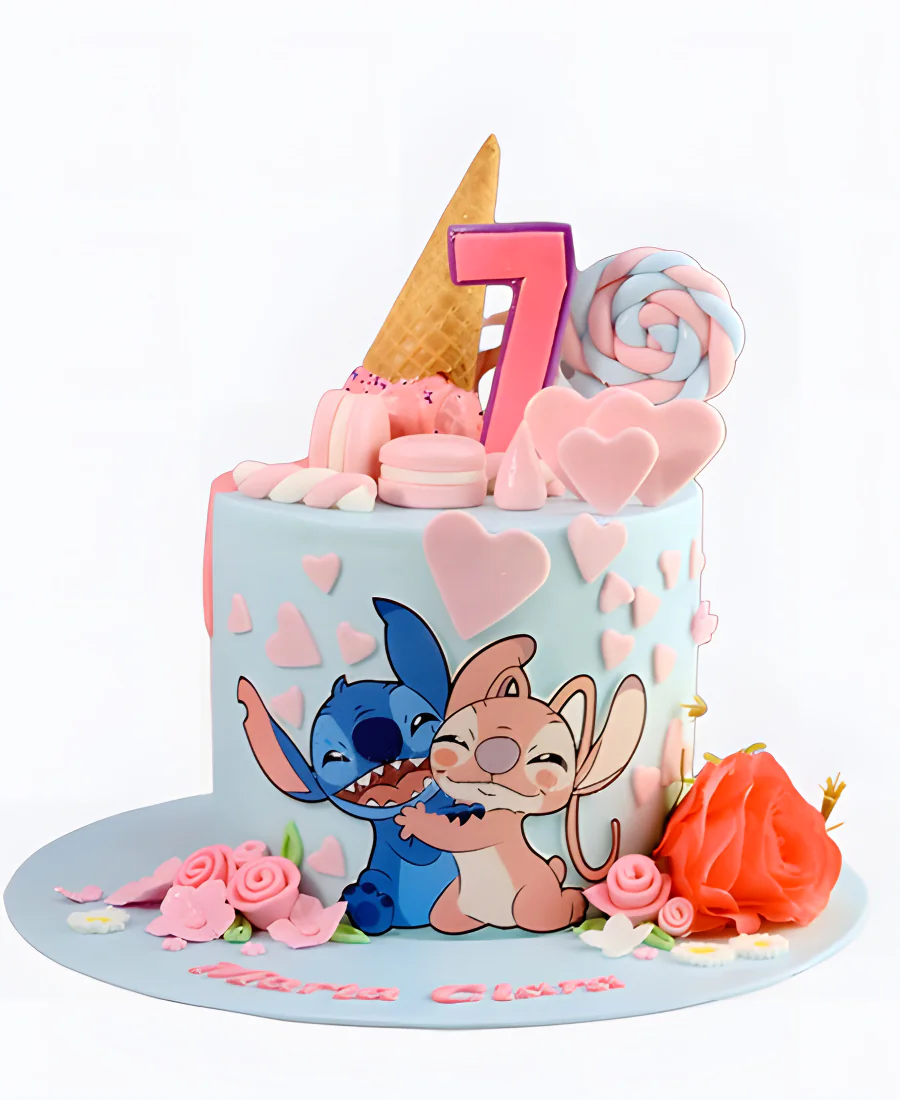 Торт с рожком и сладостями Фото