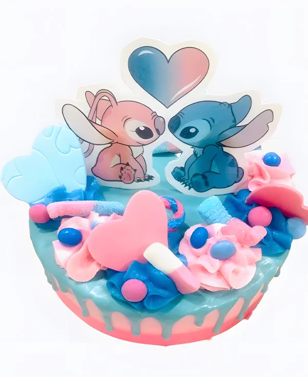 Торт с сердечками и драже Фото