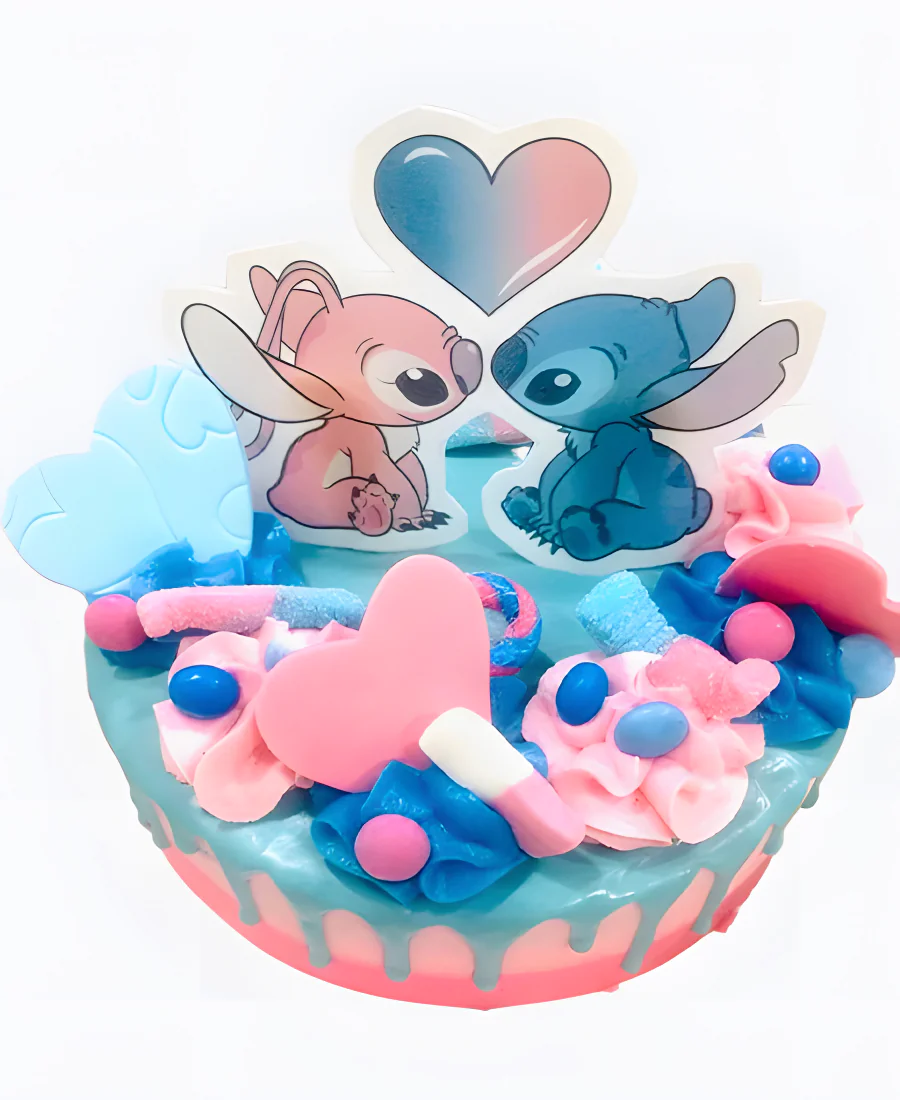 Торт с сердечками и драже Торт с сердечками и драже Фото