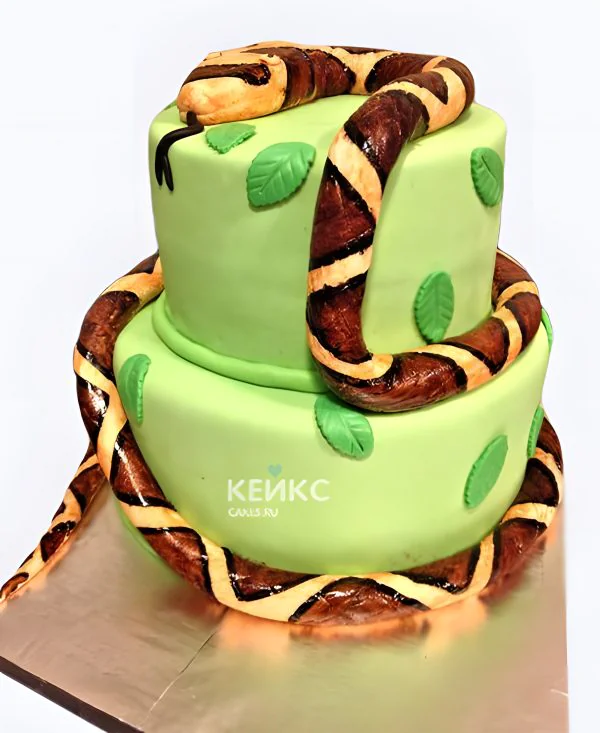 Торт двухъярусный зеленый со змеей Фото
