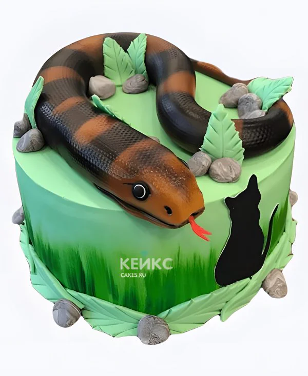 Торт Змея между камней и листьев Фото