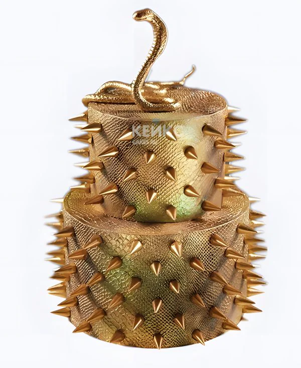 Торт золотой с шипами и змеей Фото