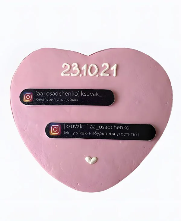 Торт в форме сердца с датой и чатом Фото