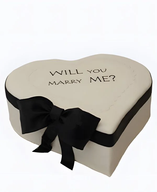 Торт в виде белого сердца с черным бантом на сватовство Торт в виде белого сердца с черным бантом на сватовство Фото
