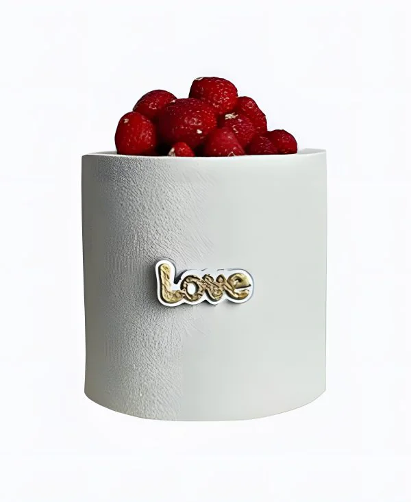 Торт велюровый с клубникой Фото