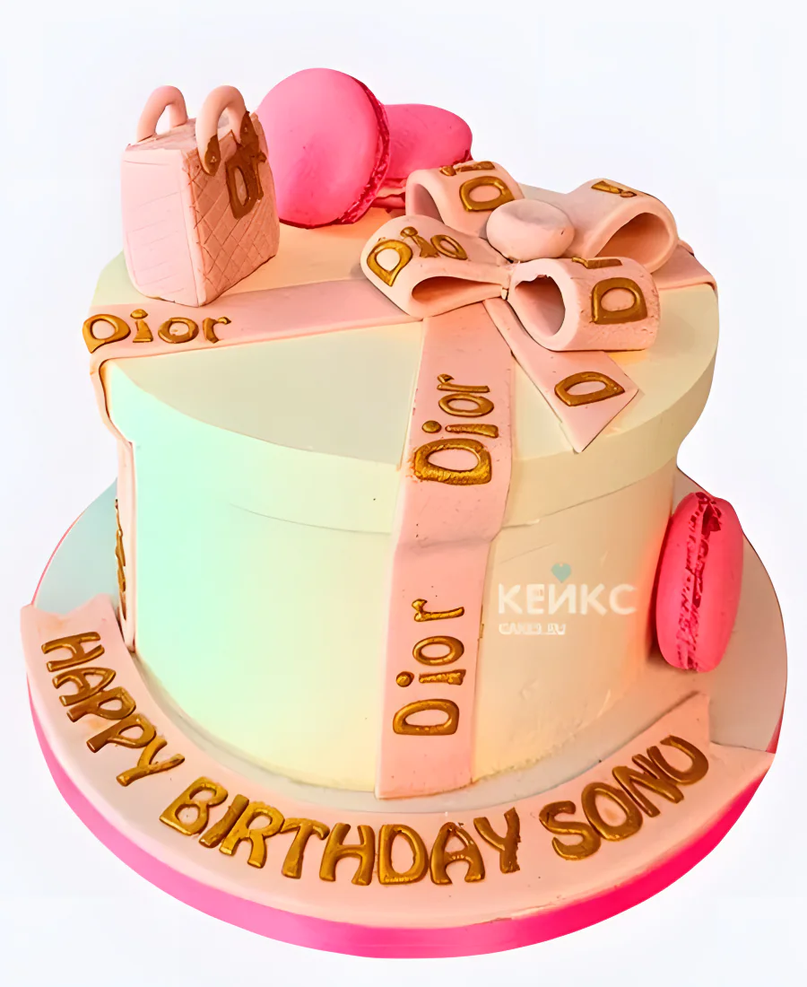 Тортик в виде коробочки с бантиком и сумочкой Тортик в виде коробочки с бантиком и сумочкой Фото