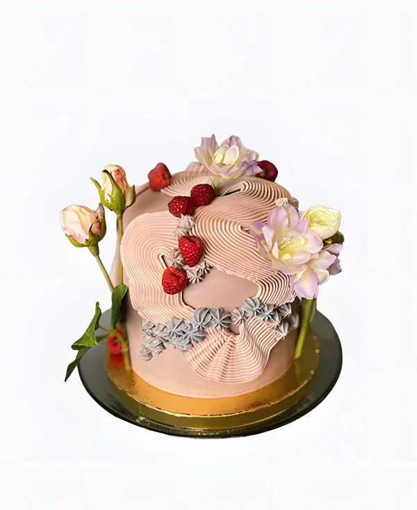 Трендовый торт на свадьбу с малиной и цветами Трендовый торт на свадьбу с малиной и цветами Фото