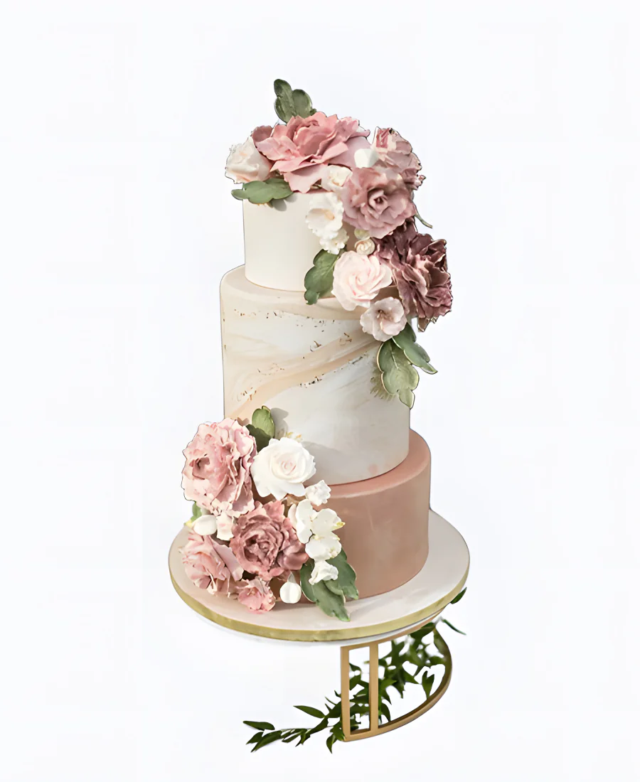 Трендовый торт на свадьбу с цветами Трендовый торт на свадьбу с цветами Фото