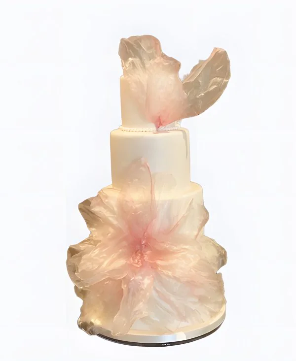 Трендовый торт на свадьбу с изящным декором Трендовый торт на свадьбу с изящным декором Фото