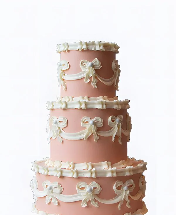 Трендовый торт на свадьбу с кремовыми бантиками Трендовый торт на свадьбу с кремовыми бантиками Фото