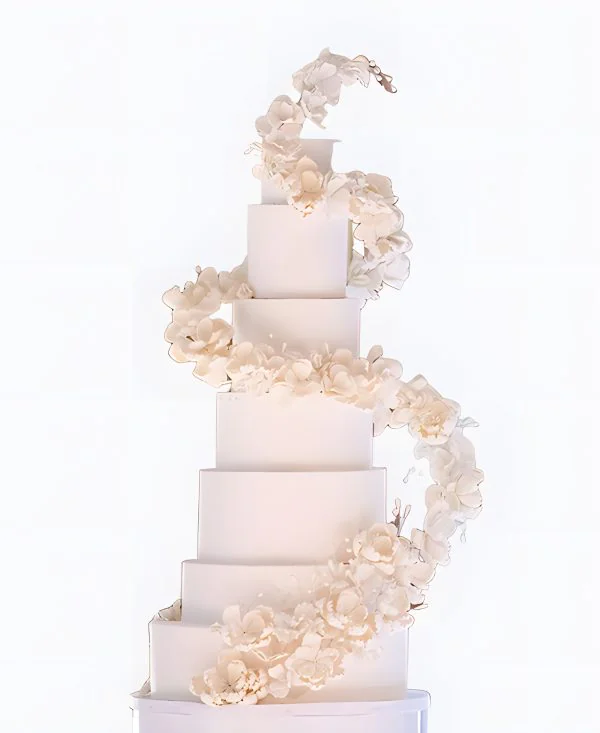 Трендовый торт на свадьбу с необычной композицией из цветов Трендовый торт на свадьбу с необычной композицией из цветов Фото