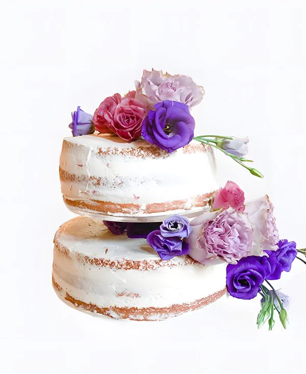 Трендовый торт на свадьбу с открытыми коржами и цветами Трендовый торт на свадьбу с открытыми коржами и цветами Фото