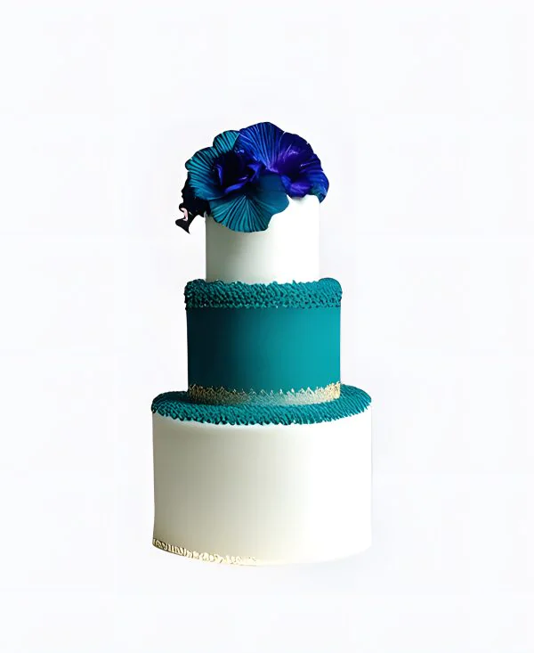 Трендовый торт на свадьбу с синими цветами Трендовый торт на свадьбу с синими цветами Фото