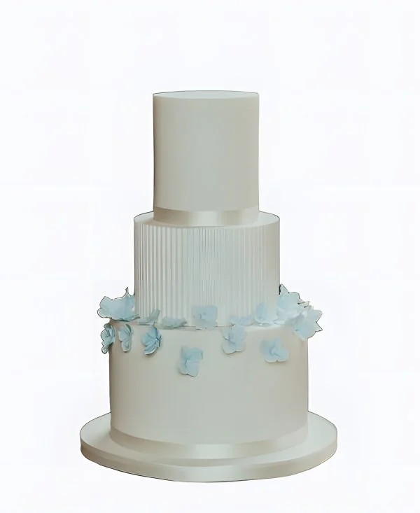 Трендовый торт с голубыми цветами на свадьбу Трендовый торт с голубыми цветами на свадьбу Фото