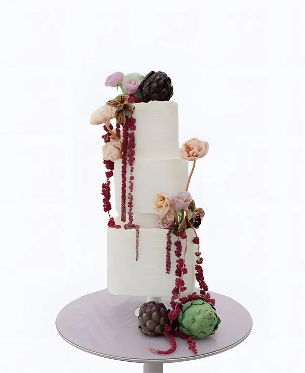 Трендовый торт с шишками и цветами на свадьбу Трендовый торт с шишками и цветами на свадьбу Фото