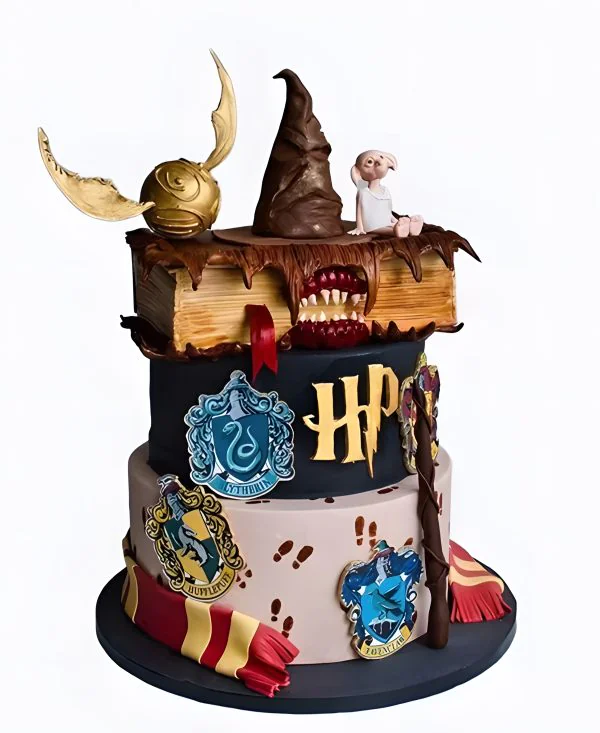 Удивительный тортик на день рождения с книгой и шляпой по Гарри Поттеру Фото