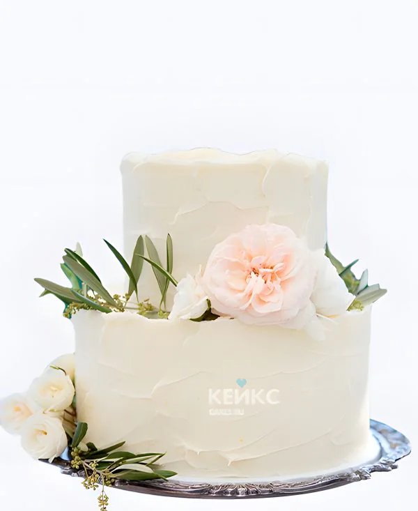 Весенний свадебный торт с розами и листочками Весенний свадебный торт с розами и листочками Фото